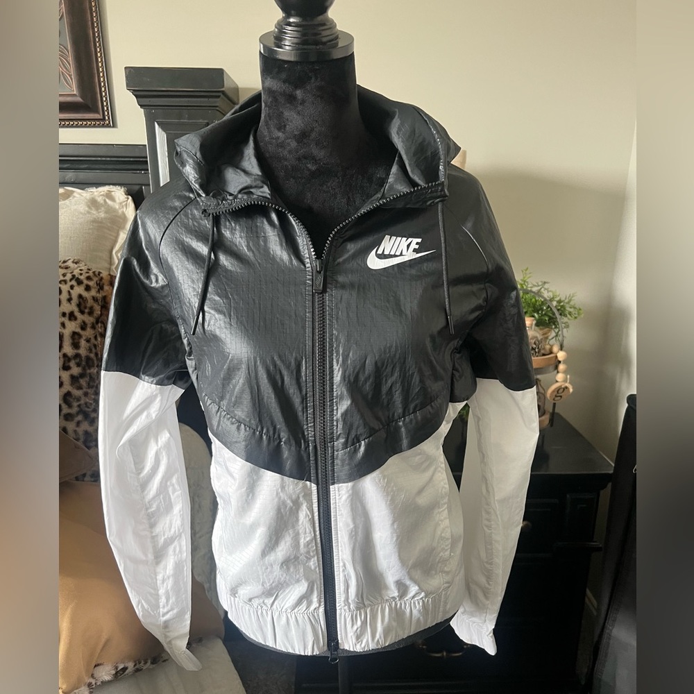 Black and White “Nike” Windbreaker Hooded Jacket